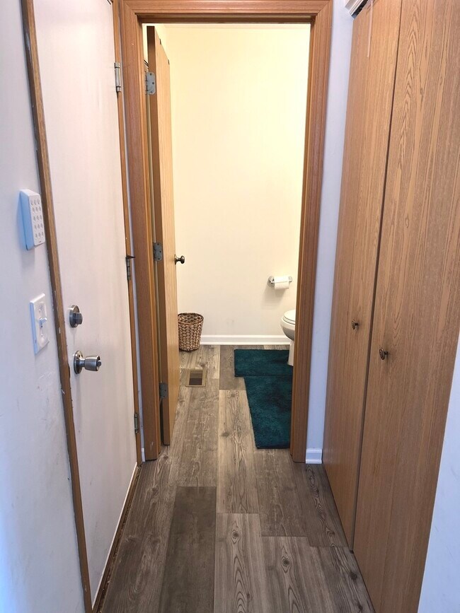 Building Photo - 1327 Fox Chase Dr