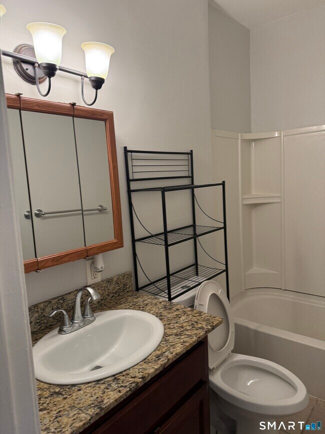 Building Photo - 192 Russ St