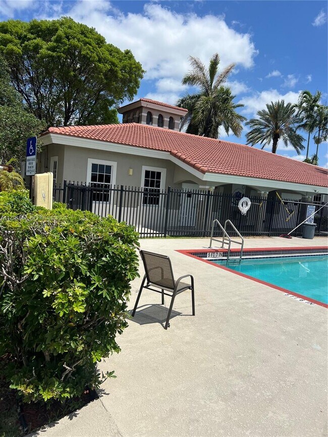 Building Photo - 5357 SW 125th Ave