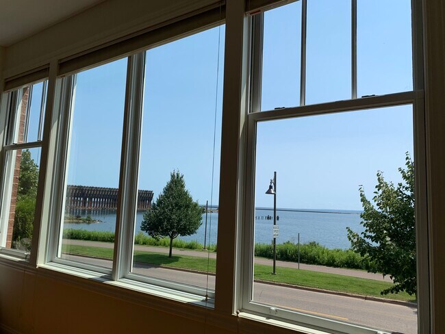 Building Photo - 540 S Lakeshore Blvd