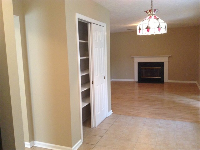 Building Photo - 6008 Tybalt Dr