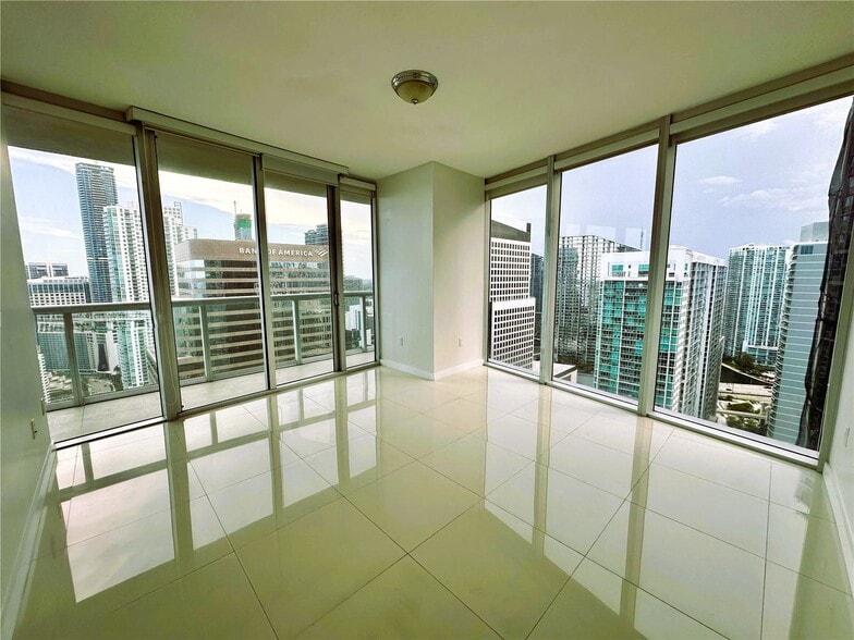Building Photo - 495 Brickell Ave