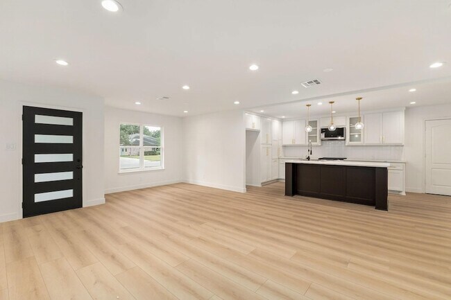 Building Photo - 7414 Janak Dr