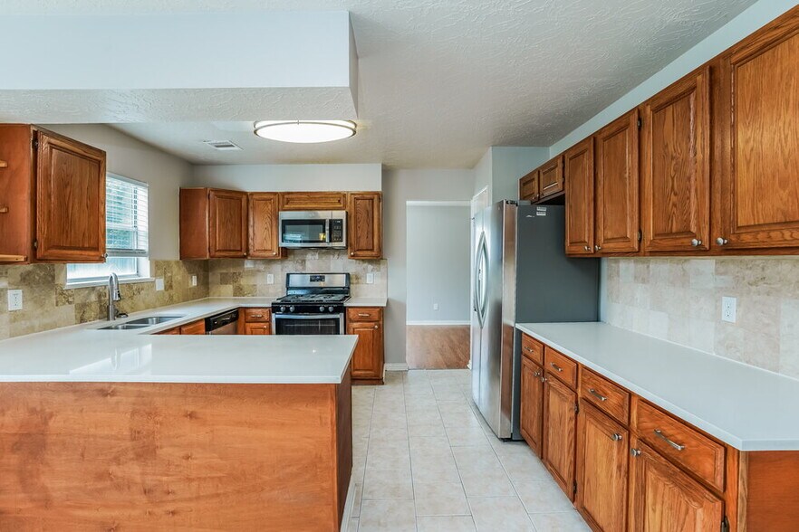 Building Photo - 8310 Woodland Willows Dr