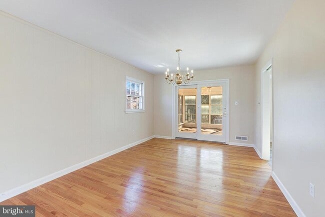 Building Photo - 1013 Westbriar Dr NE