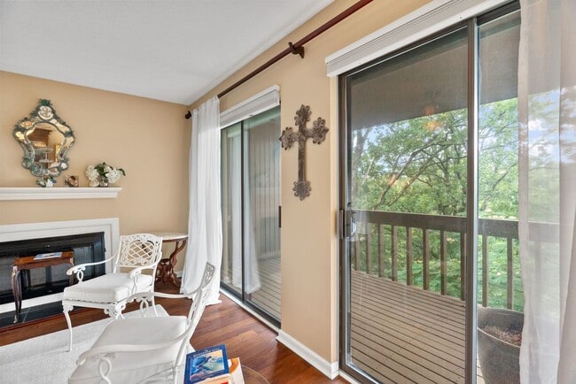 Building Photo - 2 Bedroom 2 Bath in Ideal Location