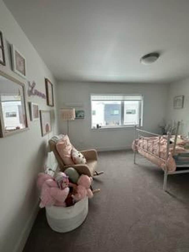 Building Photo - Stunning West End Three Bedroom with Modern Finishes