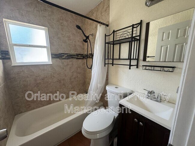 Building Photo - 636 Columbia St