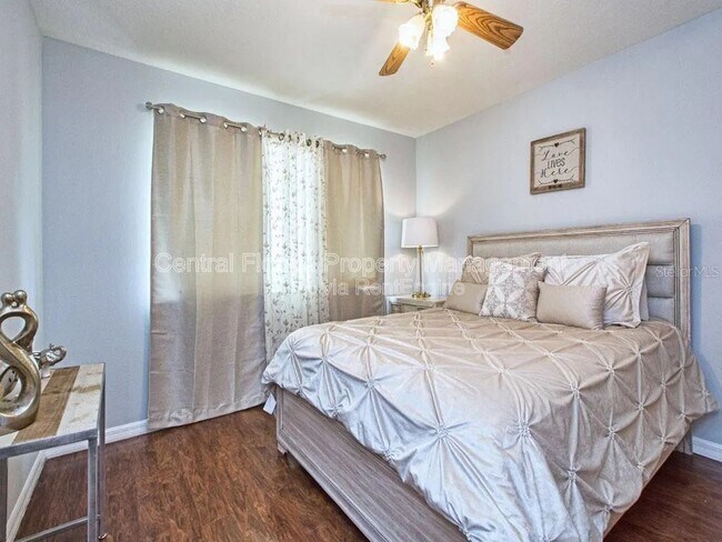 Building Photo - 2937 Sunset Vista Blvd