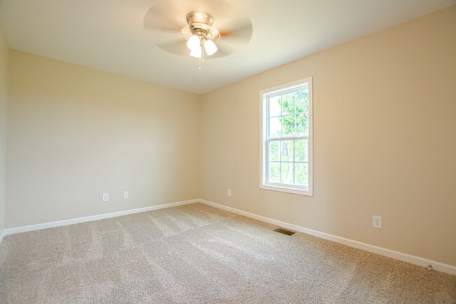 Building Photo - Pet Friendly Two Bedroom!