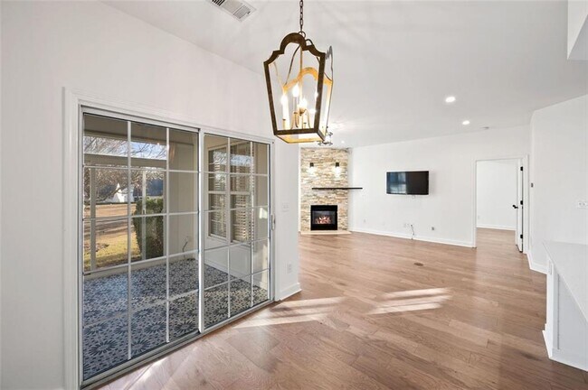 Building Photo - 4090 Prince Charles Dr
