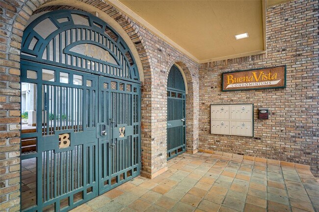 Building Photo - 1908 San Antonio St