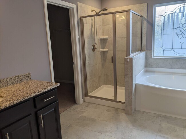 Building Photo - 422 Holly Blossom Dr