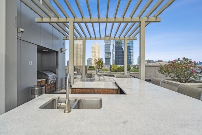 Building Photo - 105 Greene St