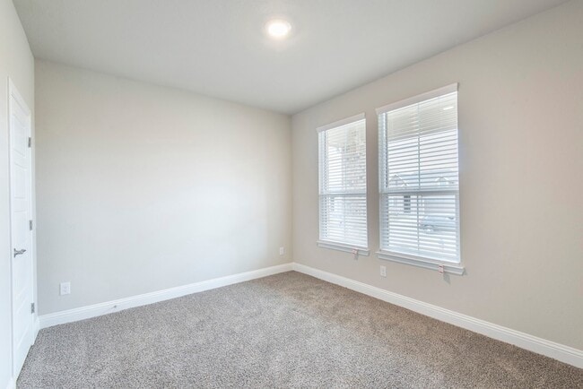 Building Photo - 2301 Ruff Rd