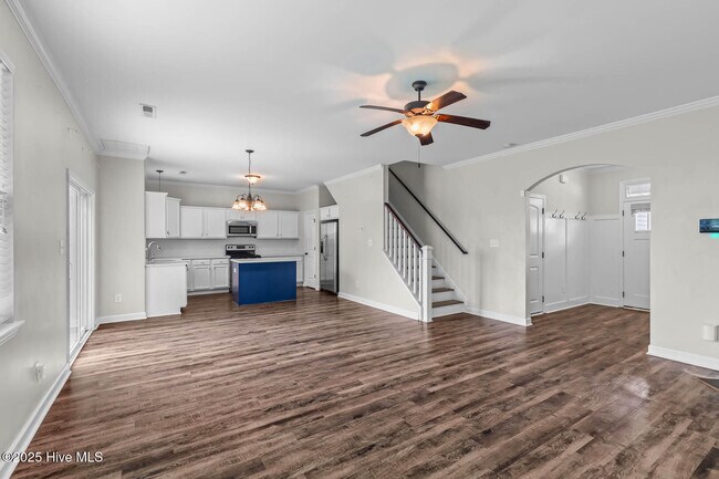 Building Photo - 106 Shallow Ct