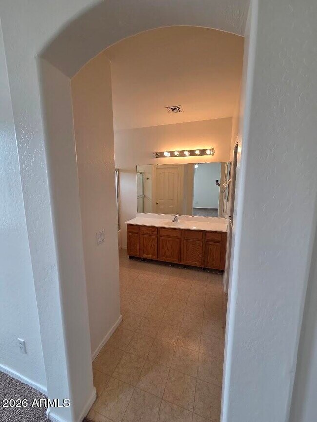 Building Photo - 12901 W Glenrosa Dr