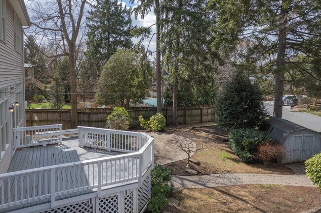 Building Photo - 317 W College Terrace