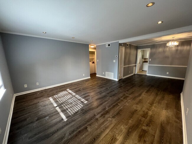 Building Photo - 3057 Pharr Ct N Northwest