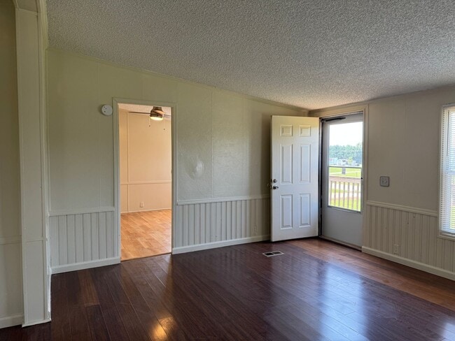 Building Photo - Three Bedroom Doublewide in Claremont