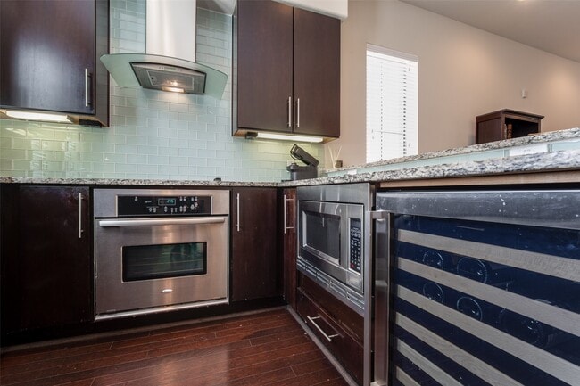 Building Photo - 2110 Shearn St