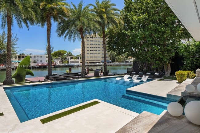 Building Photo - 528 Lakeview Ct