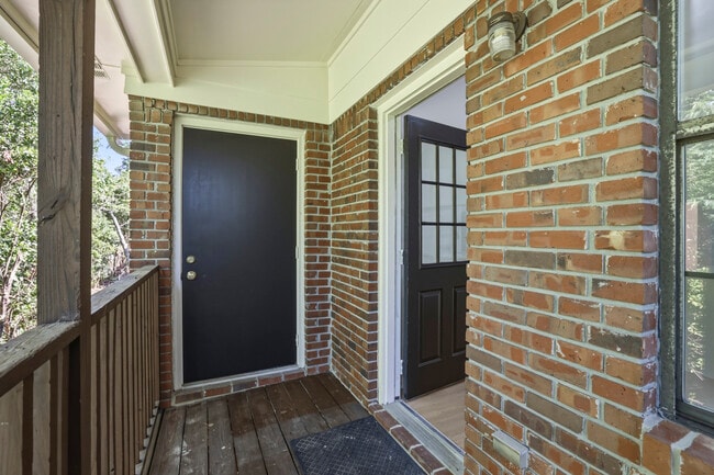 Building Photo - 912 Marys Dr