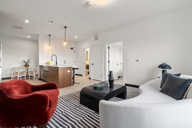 Building Photo - 600 Broadway