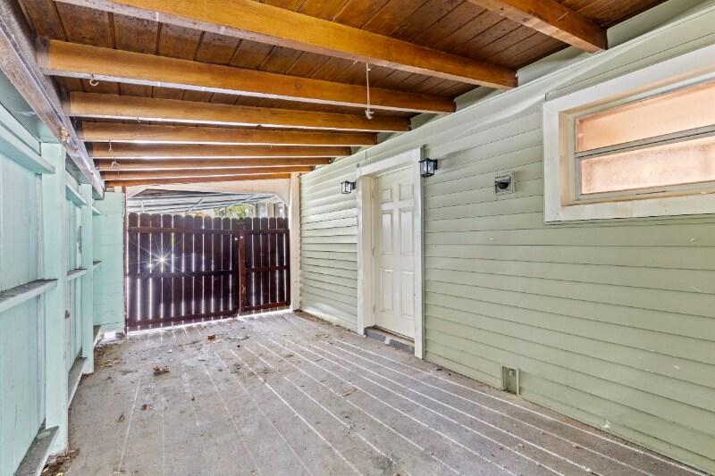 Building Photo - 3717 Pinewood Ave