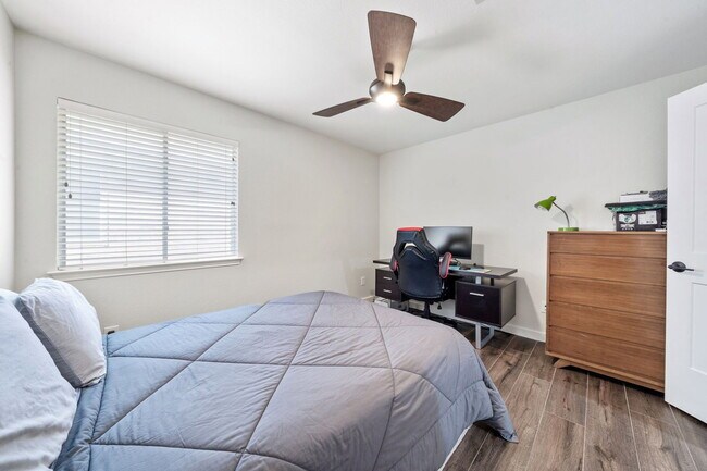 Building Photo - 8809 Corran Ferry Dr