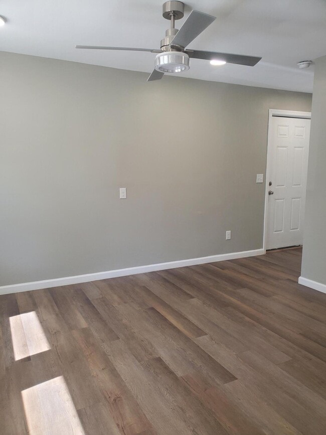 Building Photo - 3353 Tanglewood Dr