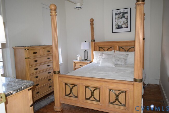 Building Photo - 422 W Clay St