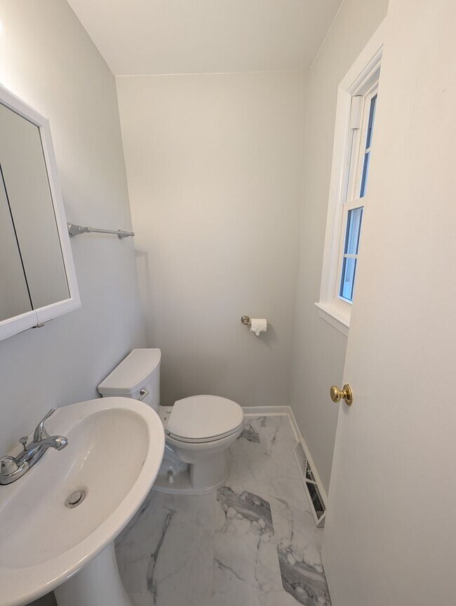 Building Photo - Asheville Long Term Rental