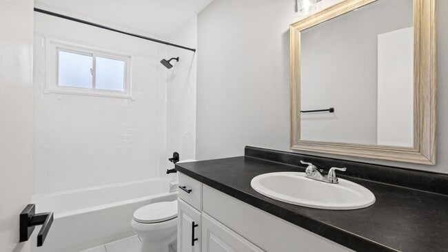 Building Photo - 15285 Buck St