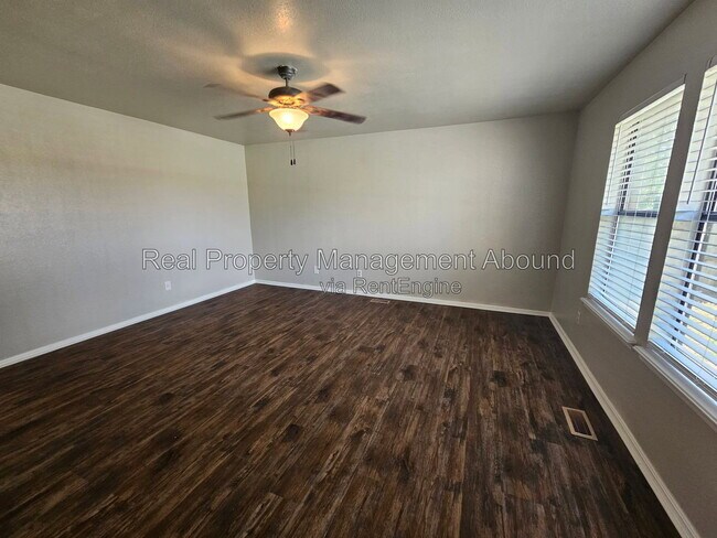 Building Photo - 18341 Woodcrest Ln