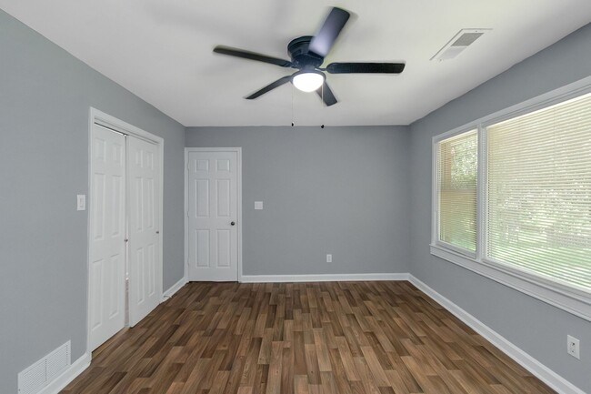 Building Photo - Spacious 4 Bed 3 Bath SFH!