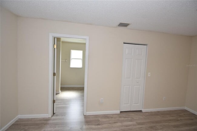 Building Photo - 15 White Deer Ln