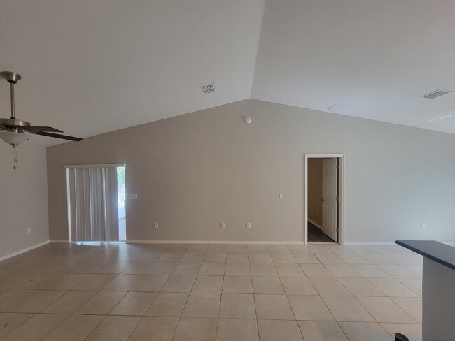 Building Photo - 4907 Summerfield Cir