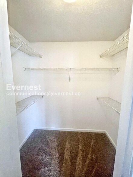 Building Photo - 1533 Apache Way