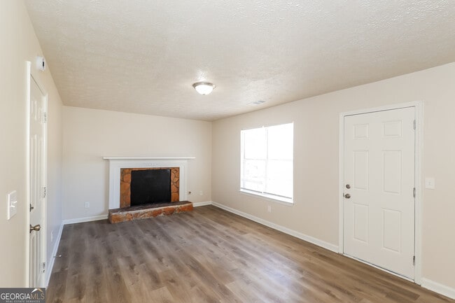 Building Photo - 145 W Village Ct