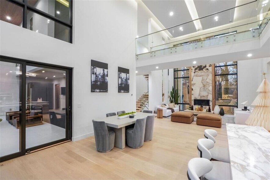 Building Photo - 1736 Cox Rd