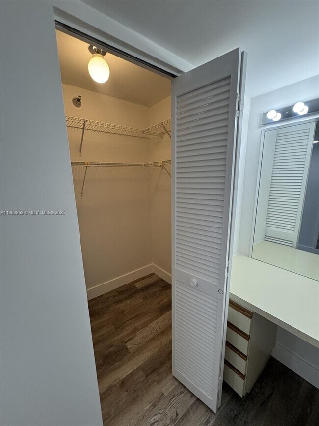 Building Photo - 15645 Collins Ave