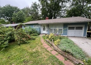 Building Photo - Cozy 3 Bedroom Home with Spacious Yard and...
