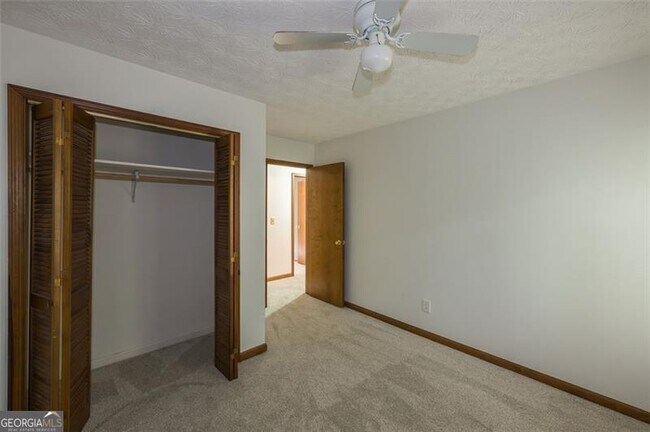 Building Photo - 4535 Kings Crossing Dr NE