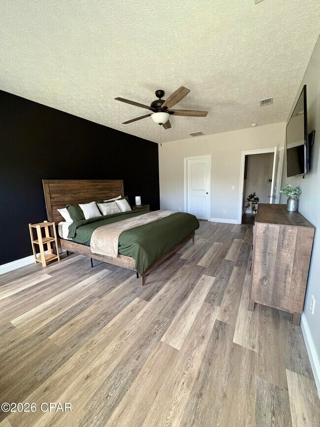 Building Photo - 801 W 17th St