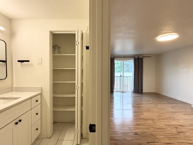 Building Photo - 11299 Woodhill Dr