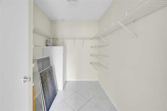 Building Photo - 1604 Abaco Dr
