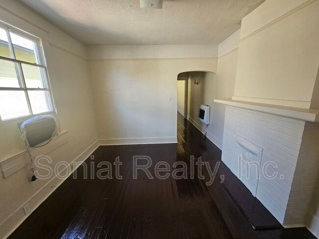 Building Photo - 8623 Jeannette St