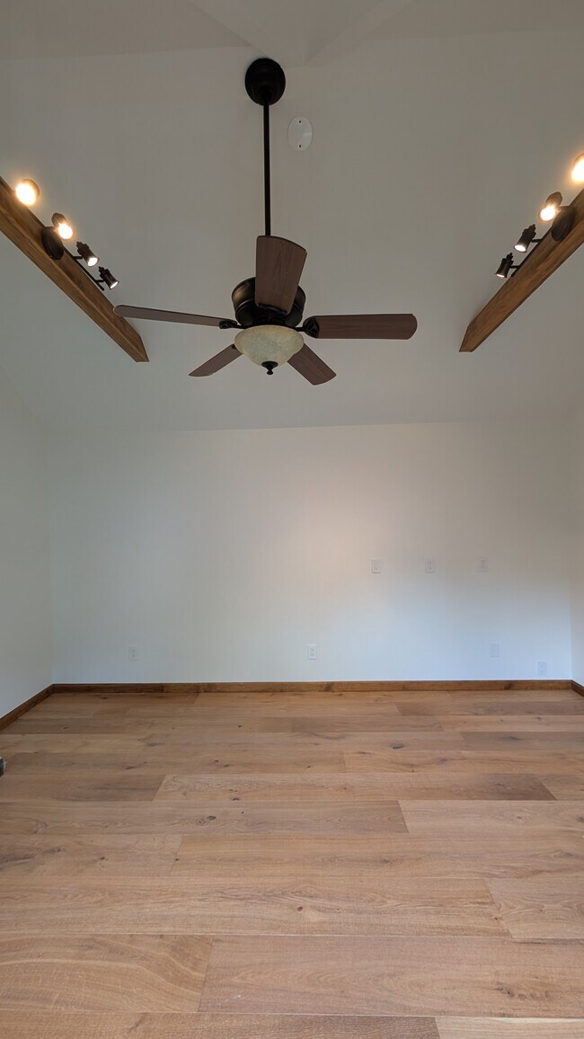Building Photo - 3938 Kincaid Terrace