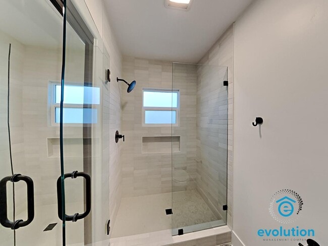 Building Photo - 3831-3835 3rd Avenue - 3835 3rd Ave Apt 6